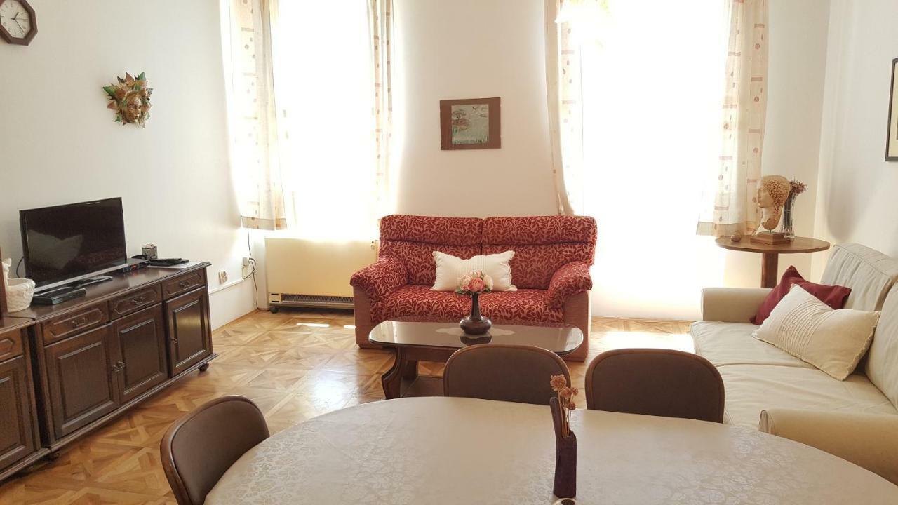 Appartement Centar Old Town, With Free Private Parking à Pula Extérieur photo